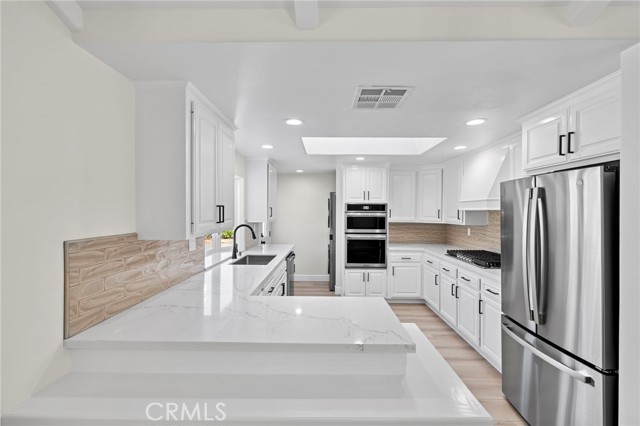 9351 Leilani Dr, Huntington Beach CA: https://media.crmls.org/medias/82c6a222-927f-4240-b253-396812edcf49.jpg