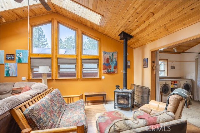 793 Knight Avenue, Big Bear Lake CA: https://media.crmls.org/medias/82c87ba1-b592-49f0-9c2e-38cfa14415ea.jpg