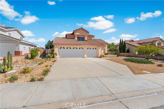 1215 Date Palm Drive, Palmdale CA: https://media.crmls.org/medias/82c95766-a135-4344-a278-2821036de95c.jpg