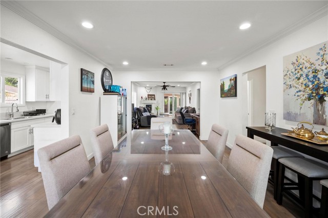Detail Gallery Image 6 of 50 For 2072 Redondo Beach Bld, Torrance,  CA 90504 - 3 Beds | 2 Baths