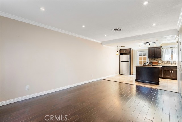 Detail Gallery Image 2 of 23 For 2229 N Broadway #J,  Santa Ana,  CA 92706 - 2 Beds | 1/1 Baths