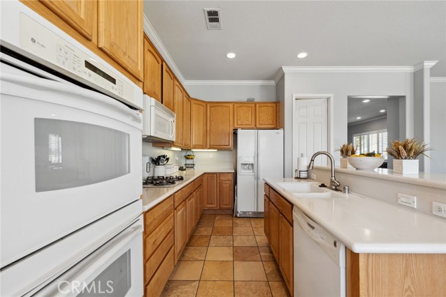 10237 Cotoneaster Street, Apple Valley CA: https://media.crmls.org/medias/82ca5c06-1bf9-4ab8-90d6-b29ac172a713.jpg