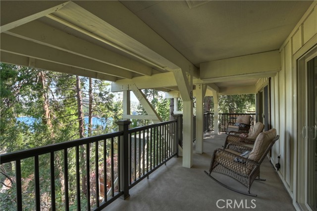 28844 Cedar Drive, Lake Arrowhead CA: https://media.crmls.org/medias/82ca5e29-4dc2-4a30-96f4-d03e424779d0.jpg