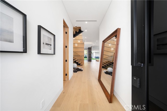 Detail Gallery Image 5 of 52 For 4634 Cedros Ave, Sherman Oaks,  CA 91403 - 4 Beds | 5/1 Baths
