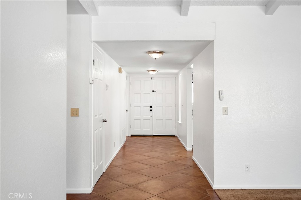 https://media.crmls.org/medias/82cbffd8-bdd5-4ad9-9df2-087fa2bfd76b.jpg?preset=X-Large