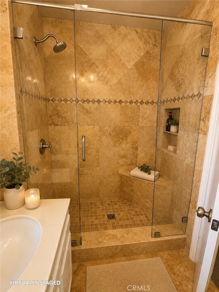https://media.crmls.org/medias/82cc989e-1624-4037-bd21-508d9ec5f755.jpg?preset=X-Large