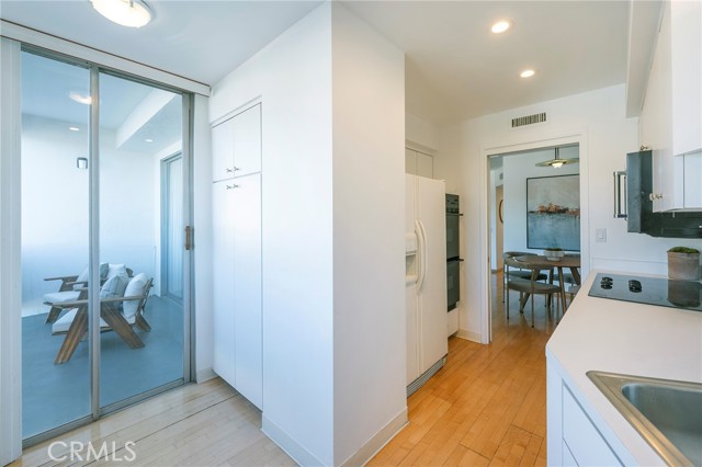 Detail Gallery Image 15 of 43 For 7250 Franklin Ave #912,  Los Angeles,  CA 90046 - 2 Beds | 1/1 Baths