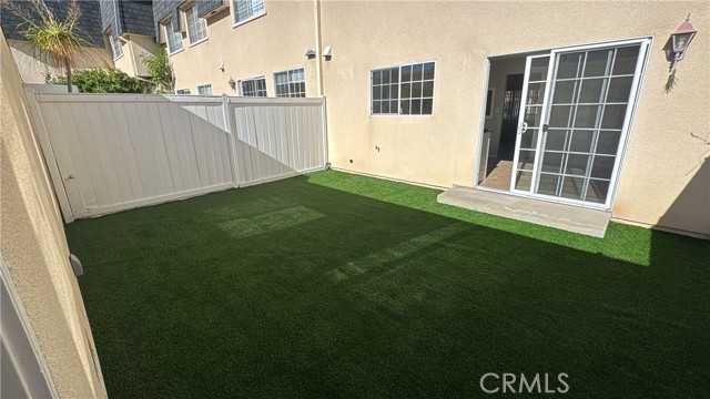 Detail Gallery Image 4 of 23 For 19110 Kittridge St #5,  Reseda,  CA 91335 - 3 Beds | 1/1 Baths