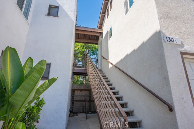 128 S Harper Avenue, Los Angeles CA: https://media.crmls.org/medias/82cd5b11-781a-4be4-9687-01e7326f022d.jpg