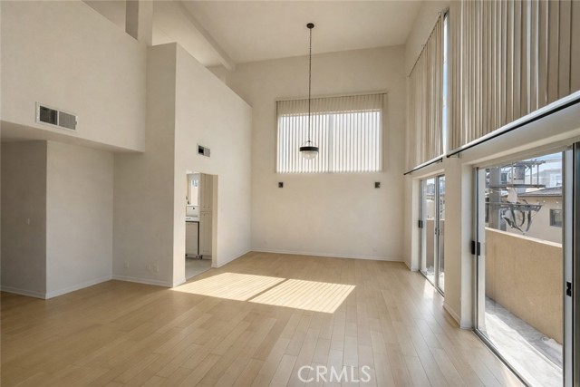 Detail Gallery Image 5 of 18 For 1811 Manning #302,  Los Angeles,  CA 90025 - 3 Beds | 4 Baths