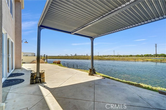 Detail Gallery Image 11 of 37 For 6 Canal Cir, Newport Beach,  CA 92663 - 4 Beds | 3 Baths