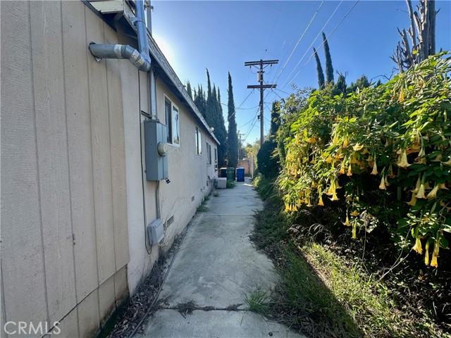 Detail Gallery Image 6 of 20 For 14662 Maclay, –,  CA 91345 - 4 Beds | 2 Baths