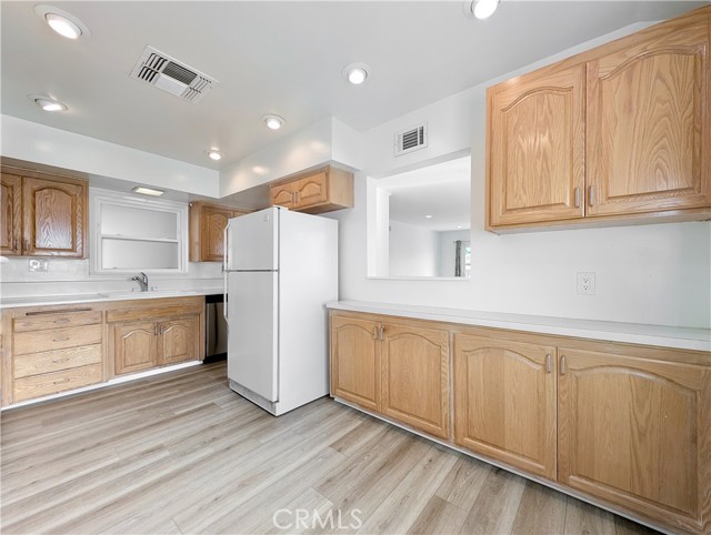 Detail Gallery Image 6 of 26 For 18938 Prairie St, Northridge,  CA 91324 - 4 Beds | 2 Baths