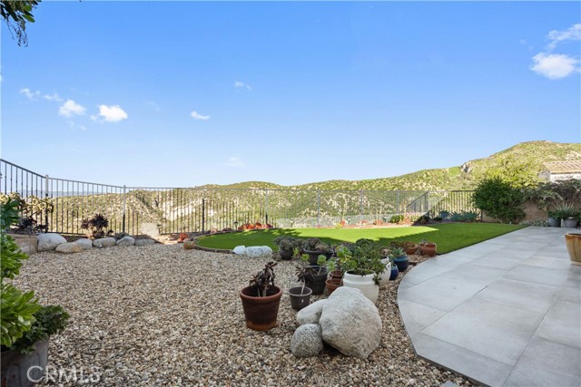 Detail Gallery Image 35 of 66 For 18619 Cedar Crest Dr, Canyon Country,  CA 91387 - 3 Beds | 2/1 Baths