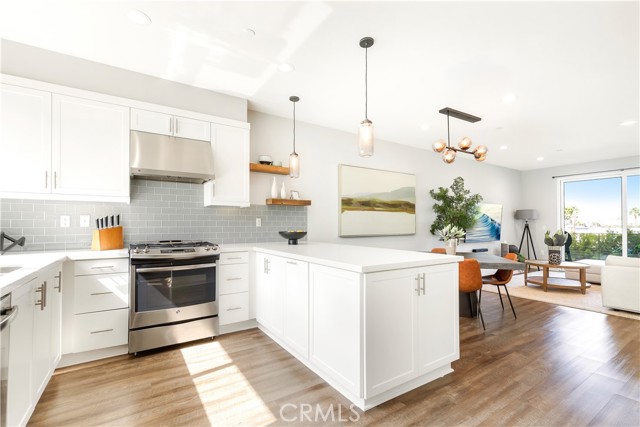 1523 Sullivan Avenue, Costa Mesa CA: https://media.crmls.org/medias/82d46523-3e89-418c-a730-38576d7d2b35.jpg