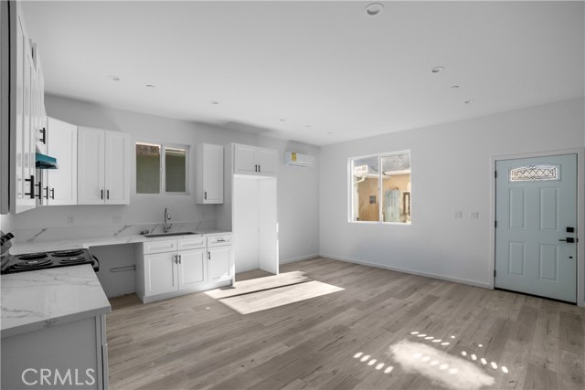 Detail Gallery Image 6 of 11 For 20536 Enadia Way, Winnetka,  CA 91306 - 3 Beds | 2 Baths