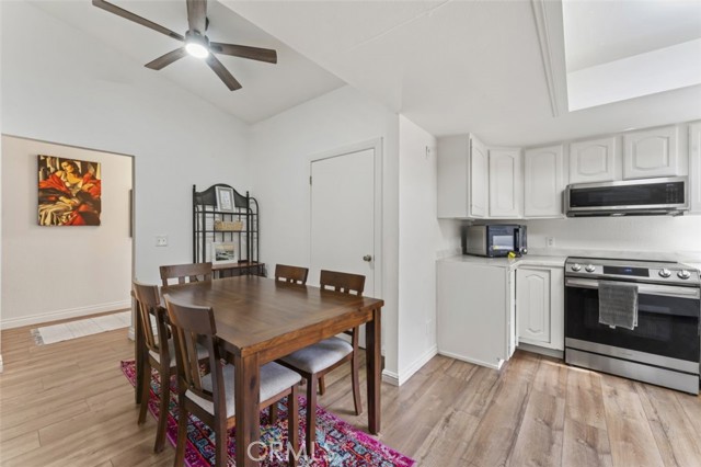 Detail Gallery Image 4 of 37 For 2411 Glacier Dr, –,  CA 93225 - 4 Beds | 3 Baths