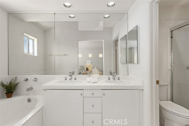 10 Palmieri Aisle, Irvine CA: https://media.crmls.org/medias/82d4cf30-dfd1-441d-aff7-d7dcda375c30.jpg