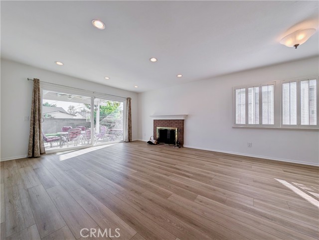 Detail Gallery Image 7 of 26 For 18938 Prairie St, Northridge,  CA 91324 - 4 Beds | 2 Baths