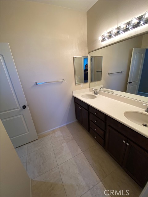 31925 Red Pine Way, Temecula CA: https://media.crmls.org/medias/82d62032-e74d-44f8-b7d8-985cce475dfd.jpg