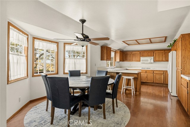 Detail Gallery Image 9 of 40 For 24502 Albrun Ct, Crestline,  CA 92325 - 3 Beds | 2/1 Baths