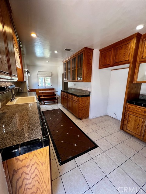 484 W 25th Street, San Bernardino CA: https://media.crmls.org/medias/82d6964b-5114-4b07-be0b-457371491007.jpg