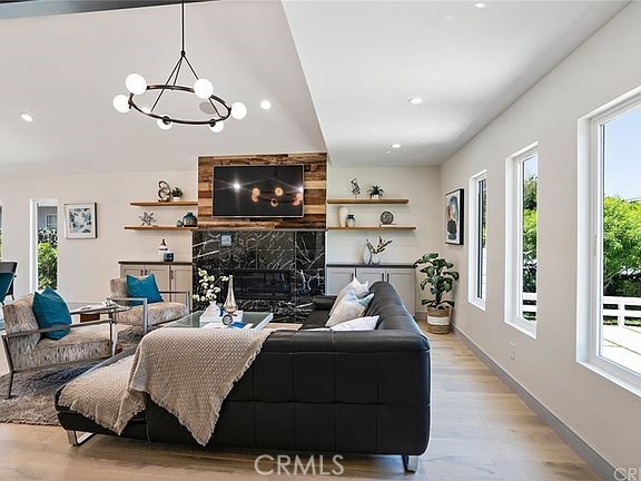 Detail Gallery Image 6 of 31 For 4931 Murietta Ave, Sherman Oaks,  CA 91423 - 4 Beds | 3 Baths
