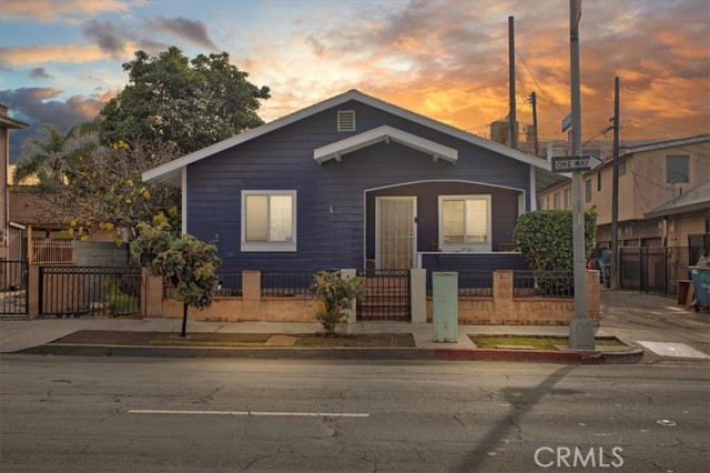 Detail Gallery Image 1 of 1 For 424 E 7th St, Long Beach,  CA 90813 - 3 Beds | 1 Baths