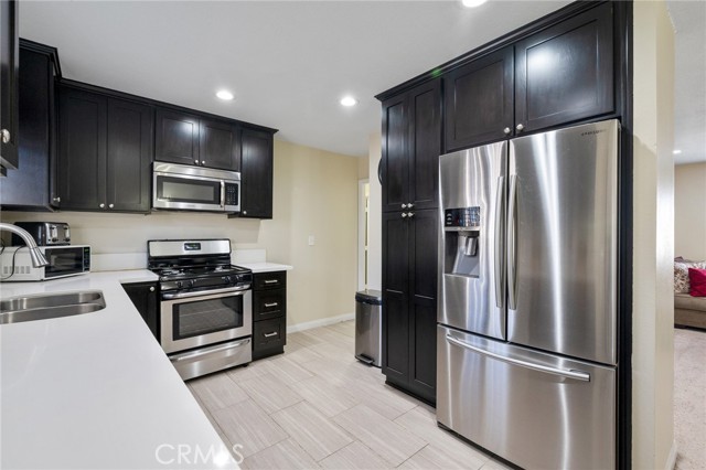 Detail Gallery Image 9 of 26 For 857 E 109th, Los Angeles,  CA 90059 - 4 Beds | 2 Baths