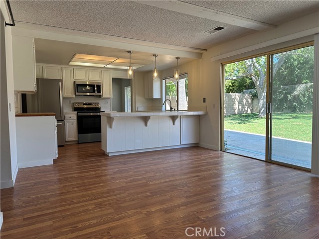 Detail Gallery Image 8 of 31 For 28825 Barragan St, Agoura Hills,  CA 91301 - 4 Beds | 2/1 Baths