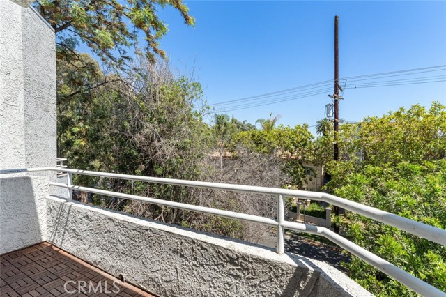 Detail Gallery Image 23 of 28 For 14948 Moorpark St, Sherman Oaks,  CA 91403 - 12 Beds | 12/4 Baths