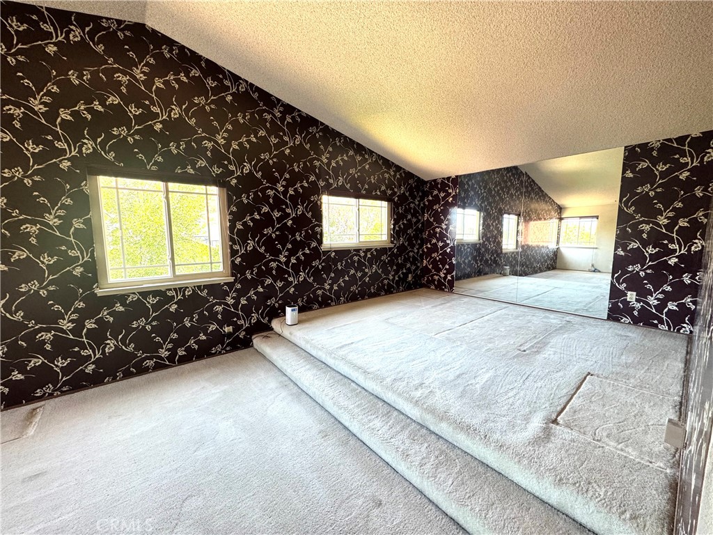 https://media.crmls.org/medias/82dcafb1-f0ba-48e4-ae2b-c43bc635afff.jpg?preset=X-Large