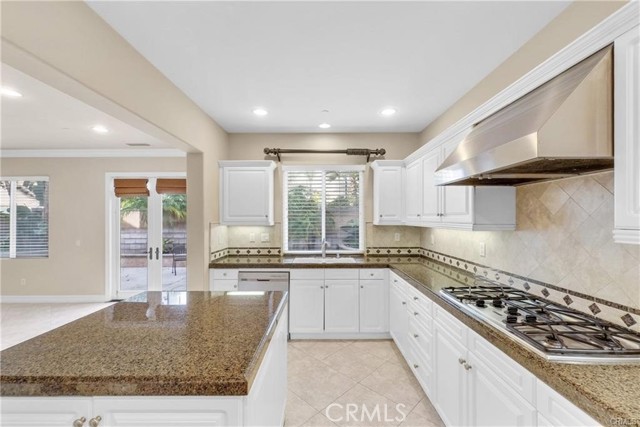 Detail Gallery Image 10 of 37 For 1320 Corte Alemano, Costa Mesa,  CA 92626 - 4 Beds | 2/1 Baths