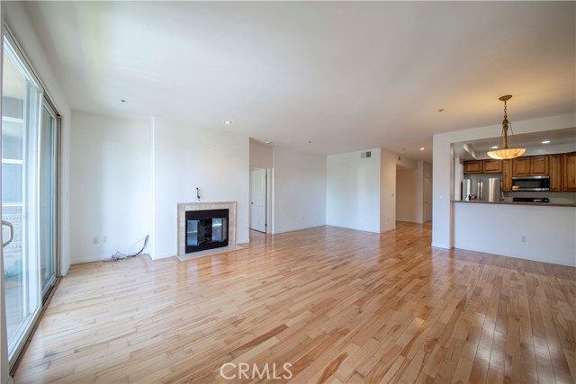 4568 W 1st Street, Los Angeles CA: https://media.crmls.org/medias/82dd97ef-7434-4c3a-88b2-d78f2aafcaf6.jpg