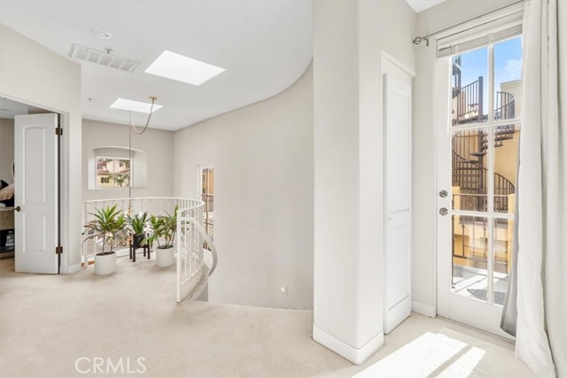 Detail Gallery Image 9 of 18 For 723 S Broadway, Redondo Beach,  CA 90277 - 4 Beds | 3/1 Baths