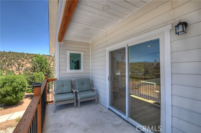 1215 Valley View Drive, Big Bear City CA: https://media.crmls.org/medias/82ddd12b-51e5-4086-bd07-193128953435.jpg