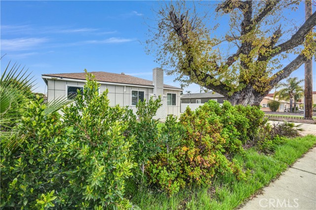 Detail Gallery Image 4 of 32 For 12811 Oaks Avenue, Chino,  CA 91710 - 6 Beds | 3 Baths