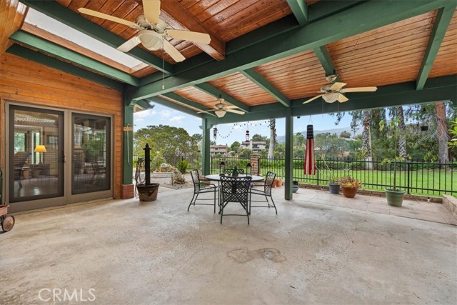 2587 Eagle Circle, Corona CA: https://media.crmls.org/medias/82ddfebc-b68b-4c82-9bd1-dcaa90f84835.jpg