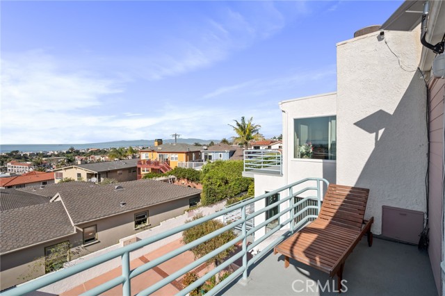 Detail Gallery Image 25 of 27 For 867 Aubrey Ct #3,  Hermosa Beach,  CA 90254 - 3 Beds | 3/1 Baths