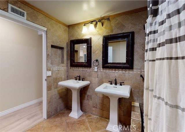24272 Lysanda Drive, Mission Viejo CA: https://media.crmls.org/medias/82de7b88-b44f-45da-83dd-f4474463b615.jpg