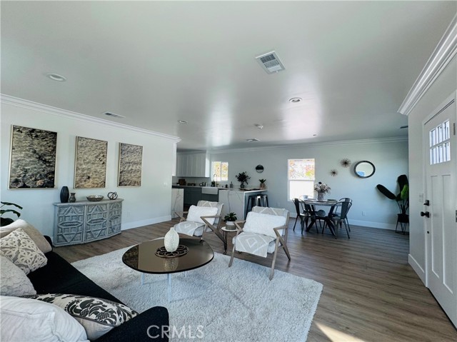 Detail Gallery Image 4 of 9 For 723 Chestnut Ave, Los Angeles,  CA 90042 - 6 Beds | 4 Baths