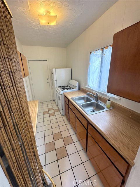 901 N El Centro Avenue, Hollywood CA: https://media.crmls.org/medias/82e0519e-e326-44ff-baac-4639390b712a.jpg