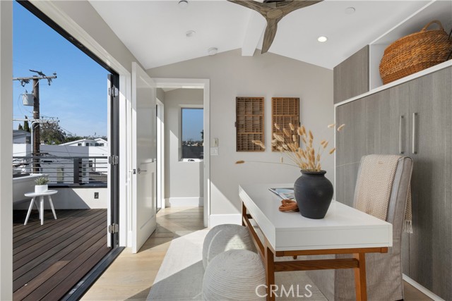 603 1/2 Marguerite Avenue, Corona del Mar CA: https://media.crmls.org/medias/82e0a5d7-127f-40a8-91a2-a90eb489ac5f.jpg