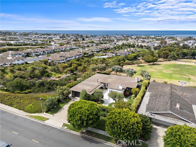 Detail Gallery Image 7 of 38 For 3007 Harbor View, Corona Del Mar,  CA 92625 - 3 Beds | 2/1 Baths