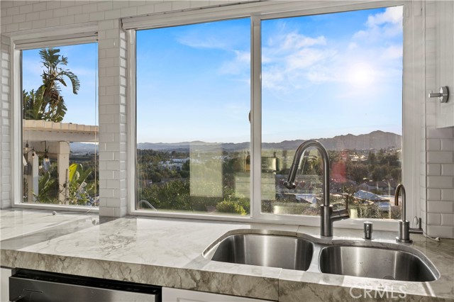 Detail Gallery Image 12 of 61 For 19519 Quail Creek Pl, Porter Ranch,  CA 91326 - 4 Beds | 3 Baths