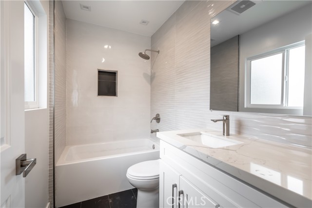 Detail Gallery Image 29 of 73 For 3362 Bellota, Los Angeles,  CA 90027 - 5 Beds | 5 Baths