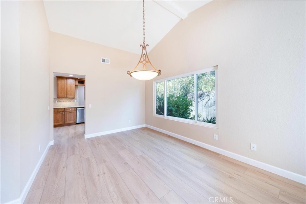 12727 Benavente - photo 19