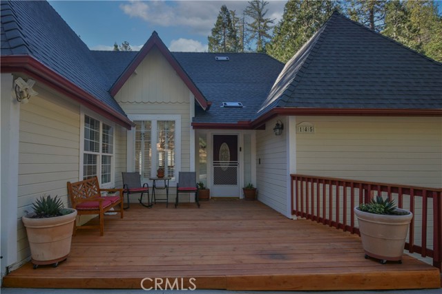 Detail Gallery Image 3 of 31 For 145 Birchwood, Lake Arrowhead,  CA 92352 - 3 Beds | 2/1 Baths