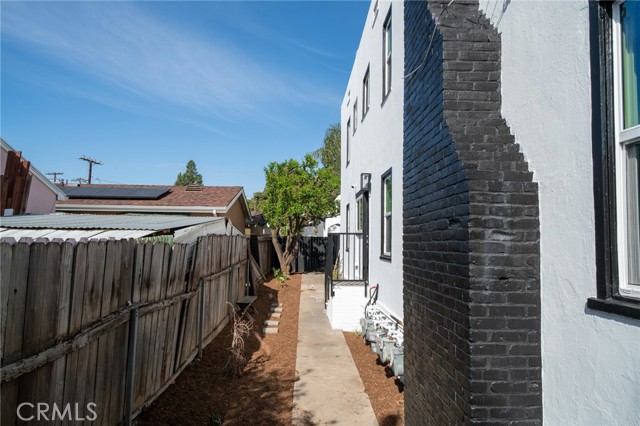 415 W Pine Street, Santa Ana CA: https://media.crmls.org/medias/82e35c4d-bfb2-43a4-93a7-4ee4ab80ae34.jpg
