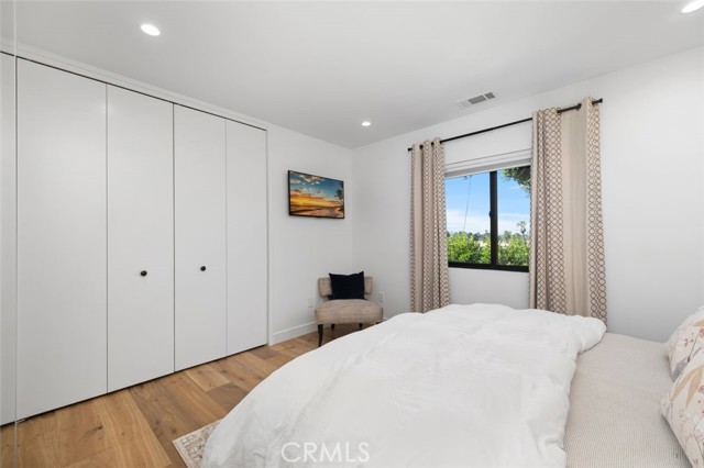 2329 Vineyard Avenue, Los Angeles CA: https://media.crmls.org/medias/82e3768d-97a8-44ab-94c9-372b5ac2a81d.jpg